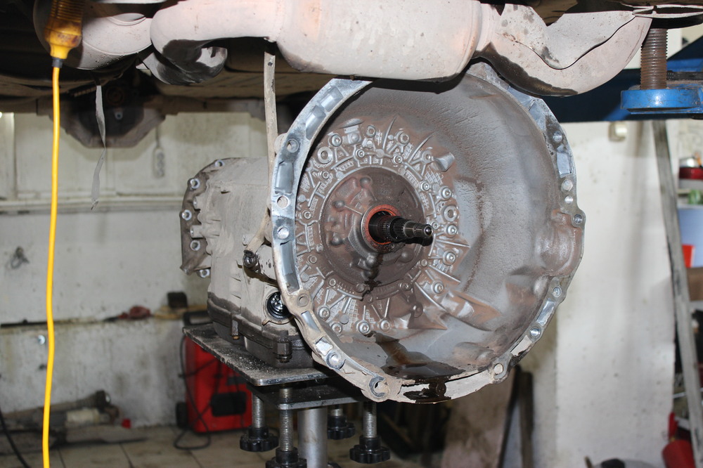 Как открутить гидротрансформатор от маховика: Как снять ...