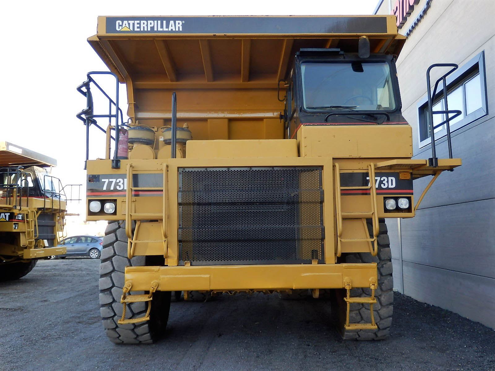 Cat 773: Характеристики карьерного самосвала внедорожного Caterpillar ...